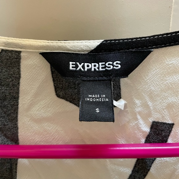 Express Wrap Front Balloon Sleeve Tie Top - Picture 4 of 6